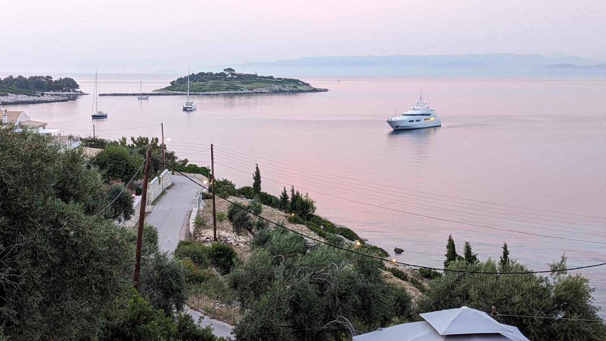 Villa Avgerini Paxos Gaios Bilik gambar